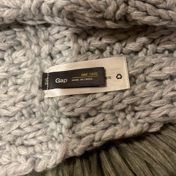 Gap Infinity Scarf - Picture 4 of 6